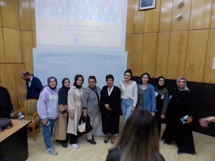 Mesleki ve entelektüel bir ilgi alanı olarak sosyoloji